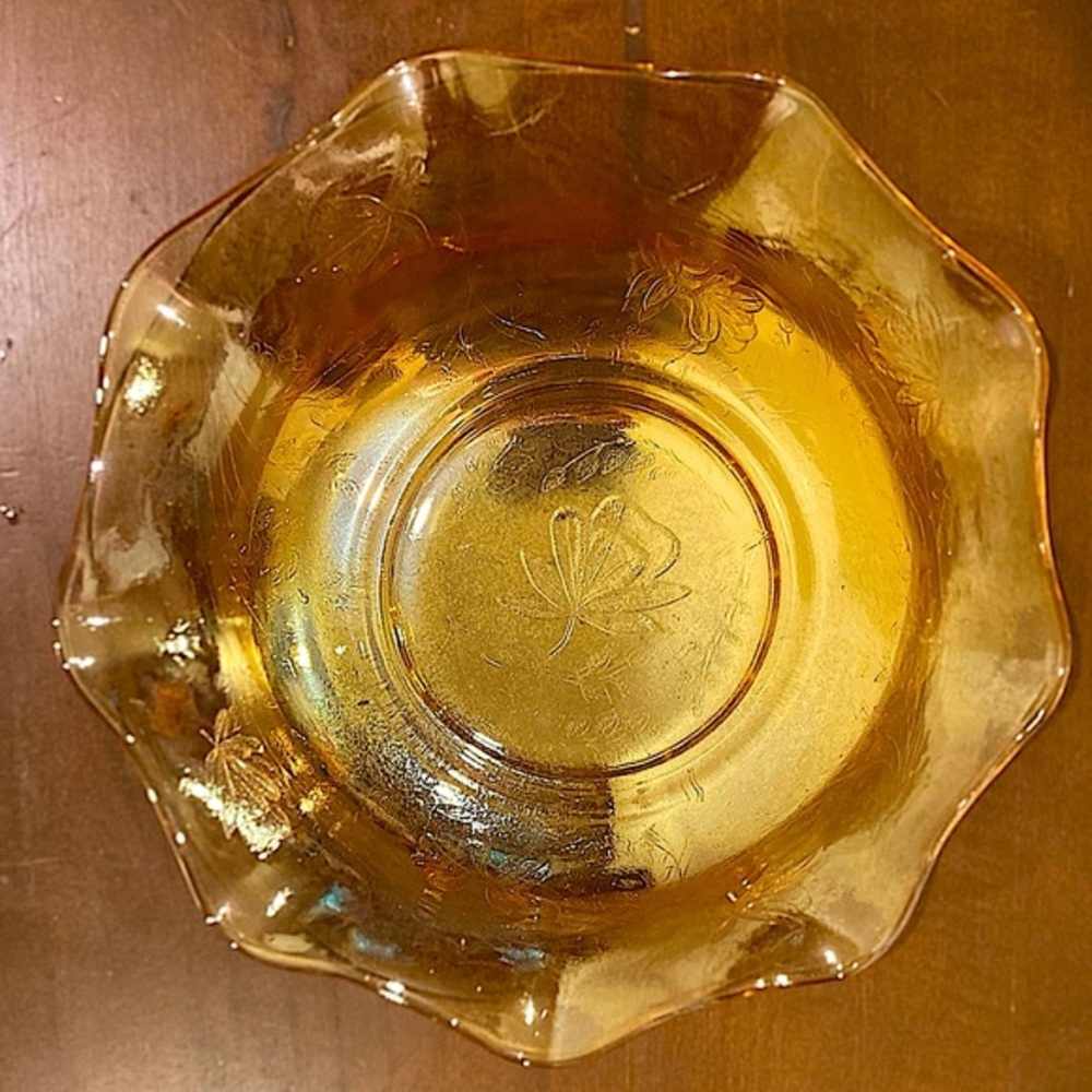 Jeanette Glass Floragold Ruffled Bowl - Picture 4 of 5